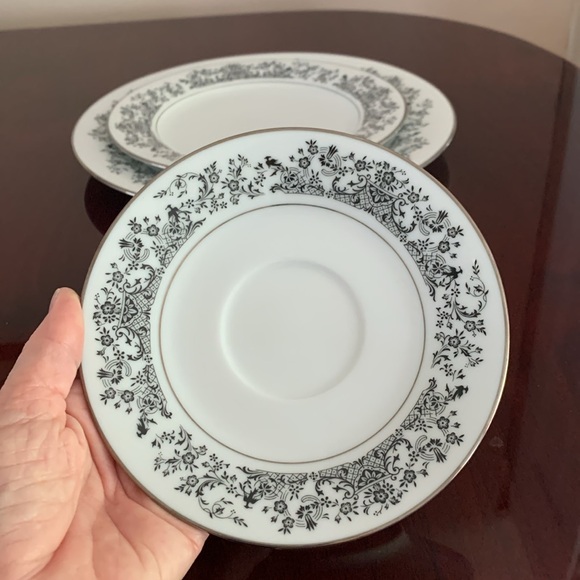 Noritake Place Setting - Picture 4 of 7